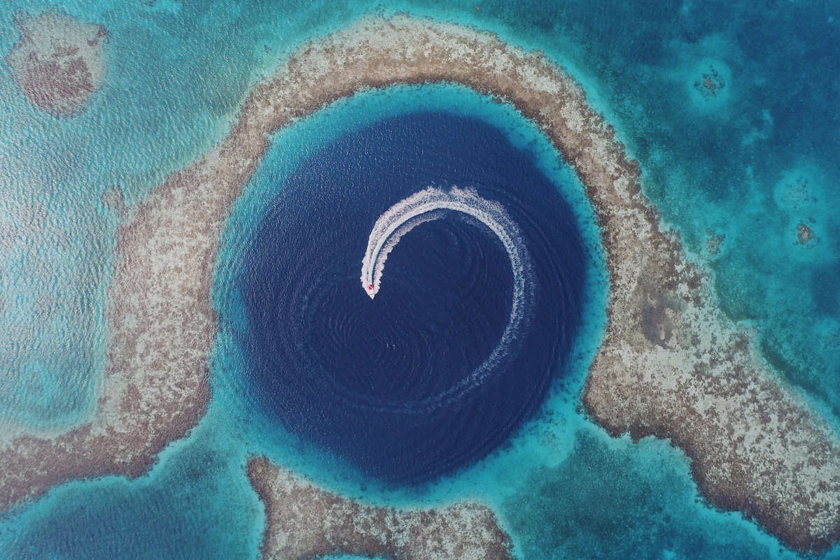 Great Blue Hole Tours In Belize - MuyOno Resorts