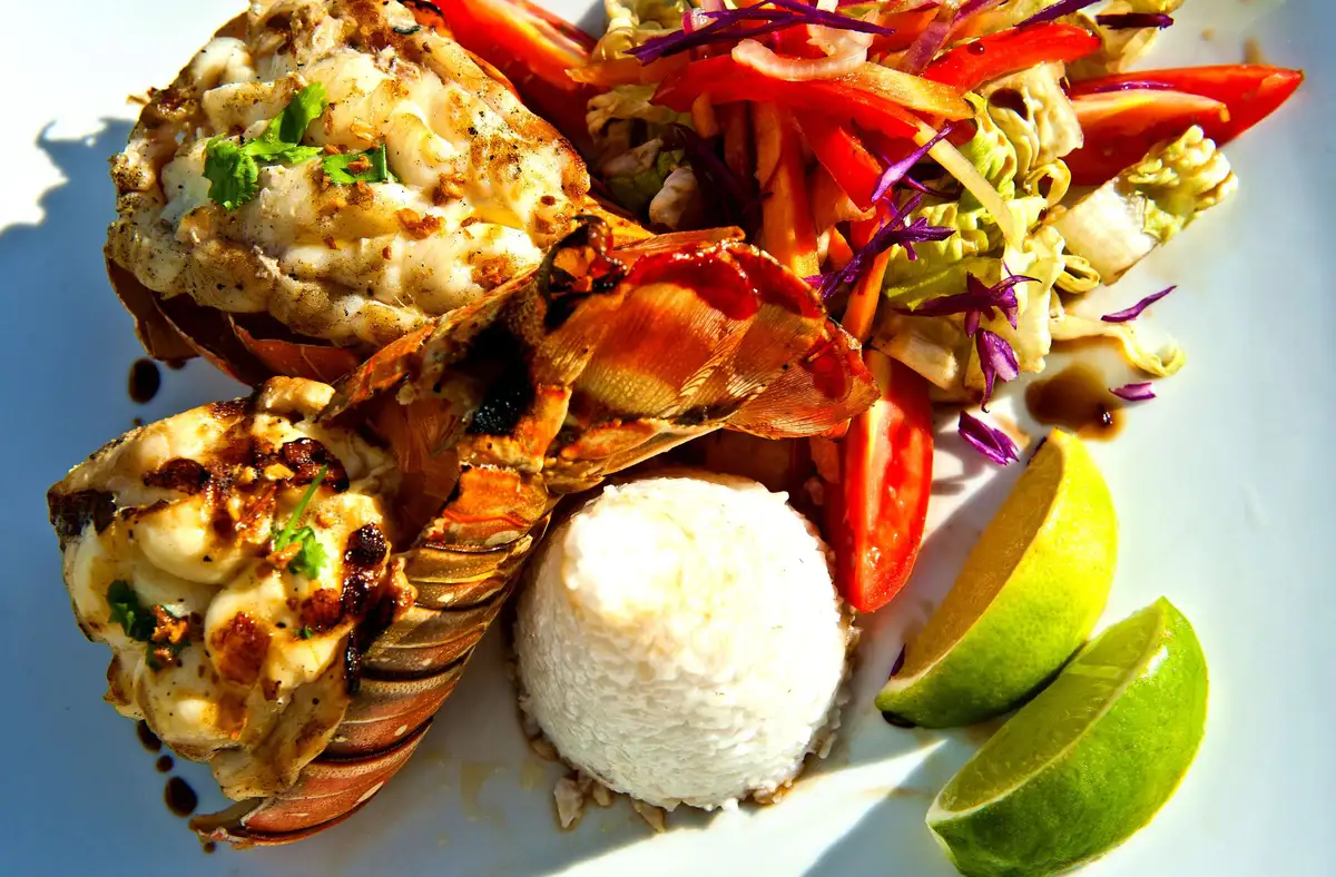 Grilled Lobster with Rice Cole Slaw in Belize - MuyOno Resorts