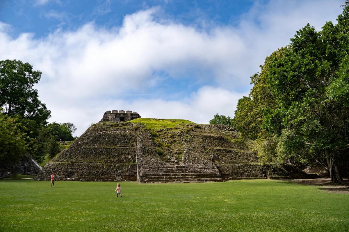 Xununantunich Ancient Maya Site in San Ignacio Belize - MuyOno Resorts